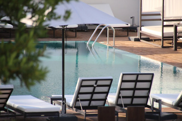 long-island-hotel-pool
